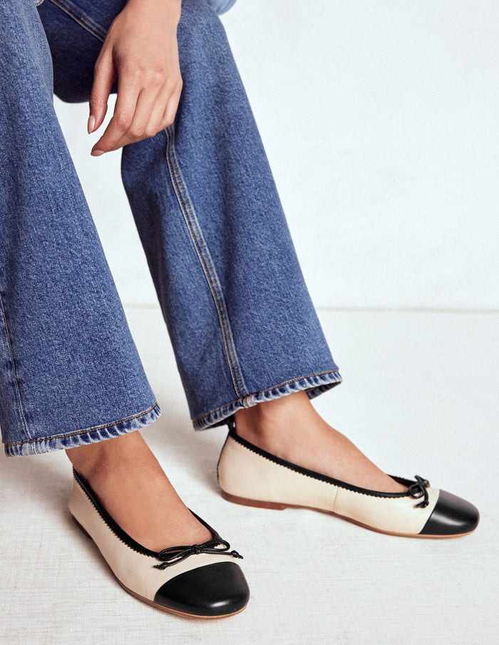 Kitty Flexi Sole Ballet Flats Ecru/Black