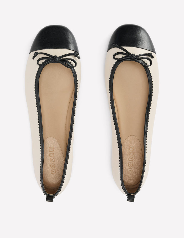 Kitty Flexi Sole Ballet Flats Ecru/Black