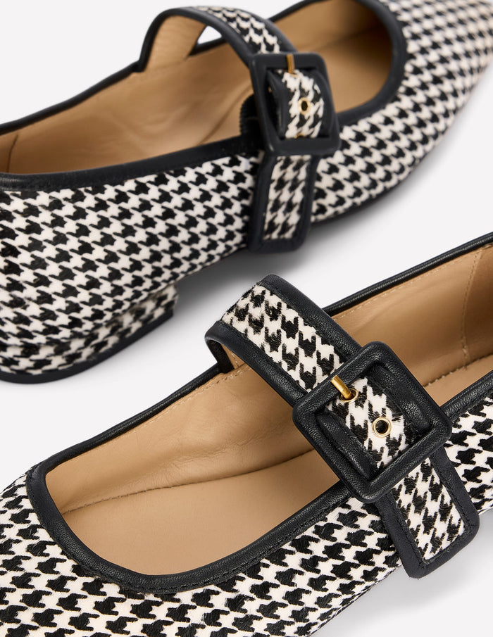 Vic Chisel Toe Mary Janes White/Black