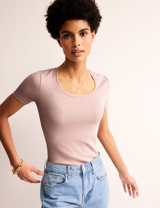 Essential Jersey T-Shirt Milkshake