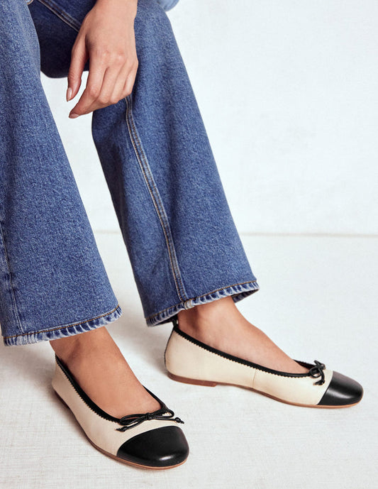 Kitty Flexi Sole Ballet Flats Ecru/Black