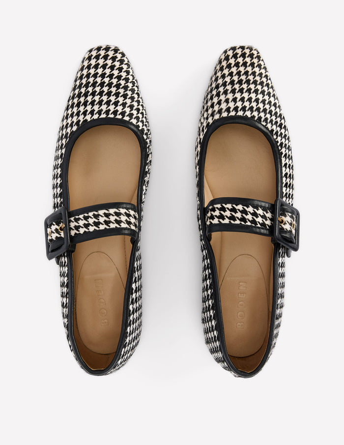 Vic Chisel Toe Mary Janes White/Black