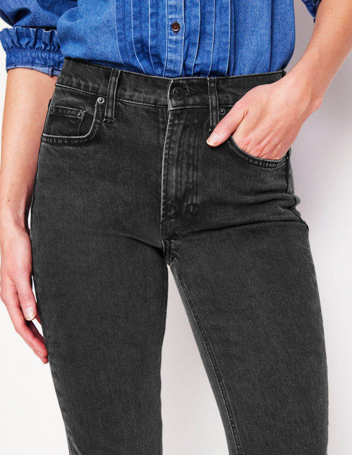 Girlfriend Jeans Washed Black